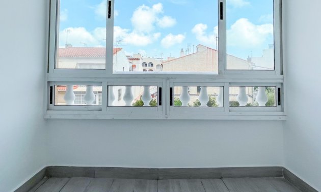 Resale - Apartment / flat -
Torrevieja - Torrevieja - Centre