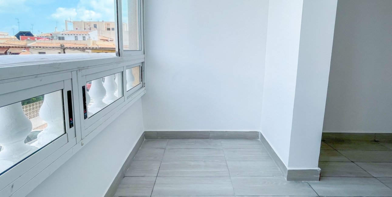 Resale - Apartment / flat -
Torrevieja - Torrevieja - Centre