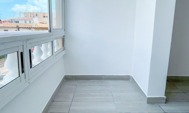 Resale - Apartment / flat -
Torrevieja - Torrevieja - Centre