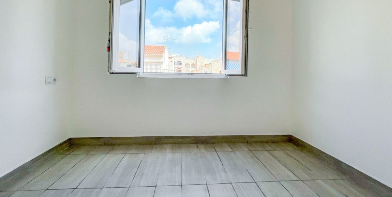 Resale - Apartment / flat -
Torrevieja - Torrevieja - Centre