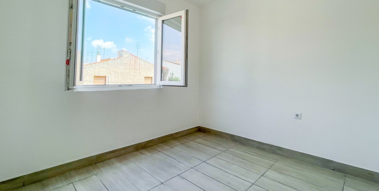 Resale - Apartment / flat -
Torrevieja - Torrevieja - Centre
