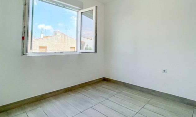 Resale - Apartment / flat -
Torrevieja - Torrevieja - Centre