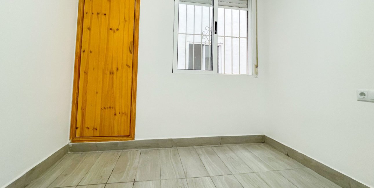Resale - Apartment / flat -
Torrevieja - Torrevieja - Centre