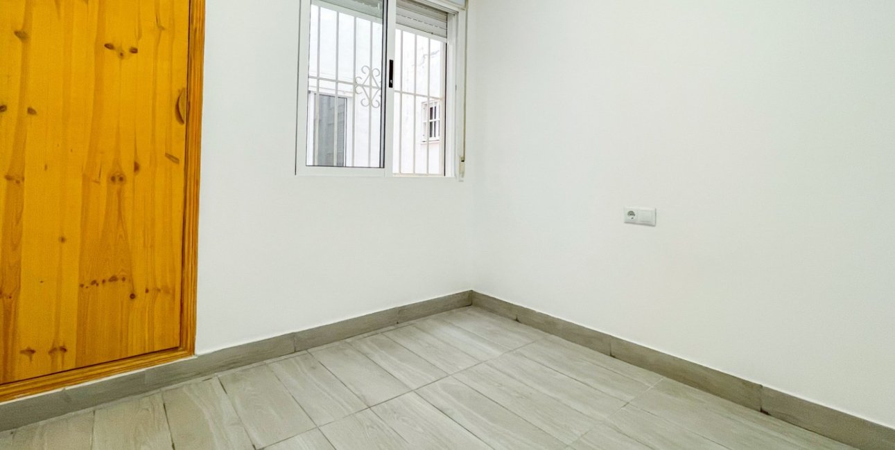 Resale - Apartment / flat -
Torrevieja - Torrevieja - Centre
