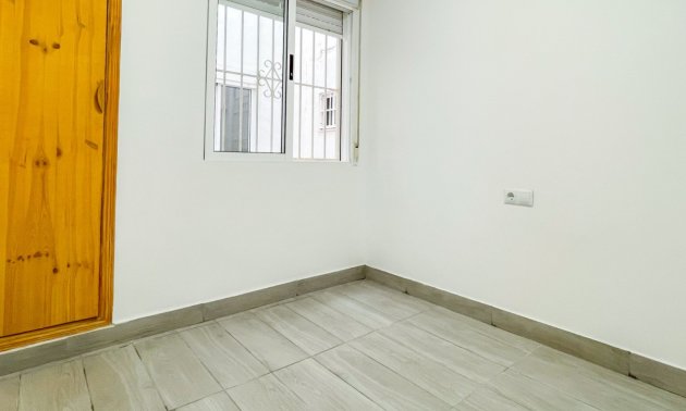 Resale - Apartment / flat -
Torrevieja - Torrevieja - Centre