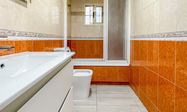 Resale - Apartment / flat -
Torrevieja - Torrevieja - Centre