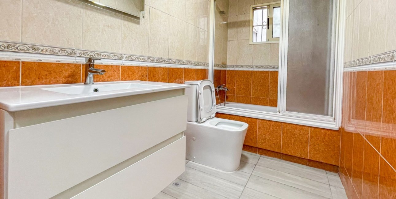 Resale - Apartment / flat -
Torrevieja - Torrevieja - Centre