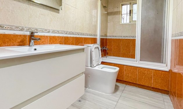 Resale - Apartment / flat -
Torrevieja - Torrevieja - Centre