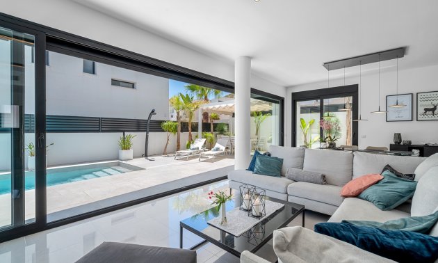 Resale - Villa -
Guardamar del Segura - Los Secanos