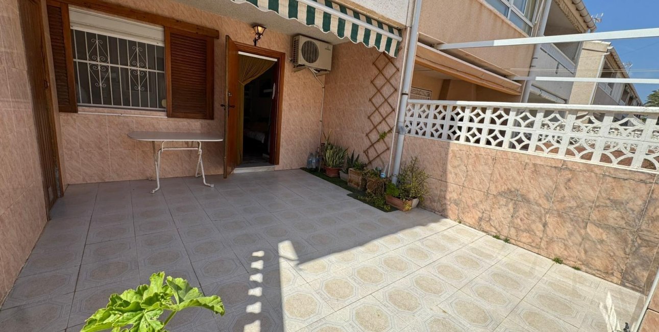Resale - Bungalow -
Torrevieja - Playa de los Naufragos