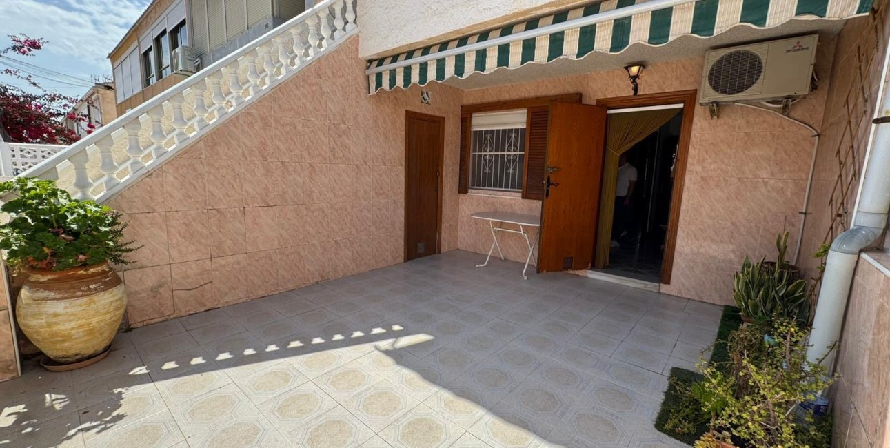 Resale - Bungalow -
Torrevieja - Playa de los Naufragos