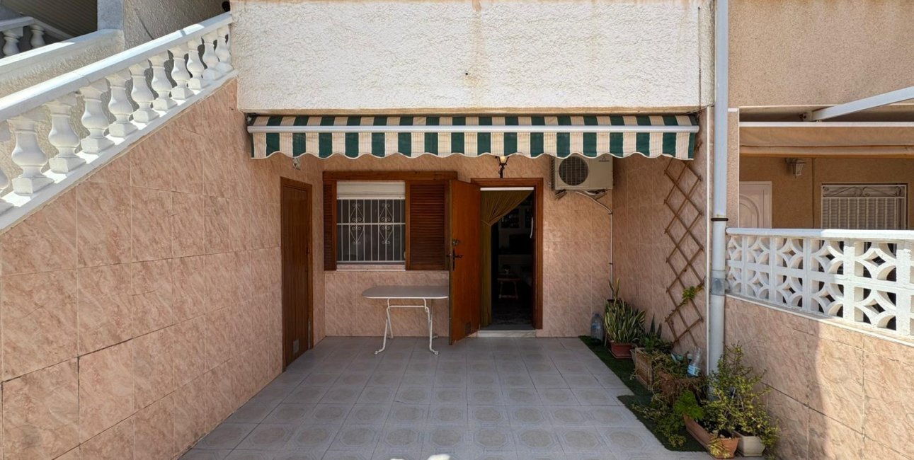Resale - Bungalow -
Torrevieja - Playa de los Naufragos