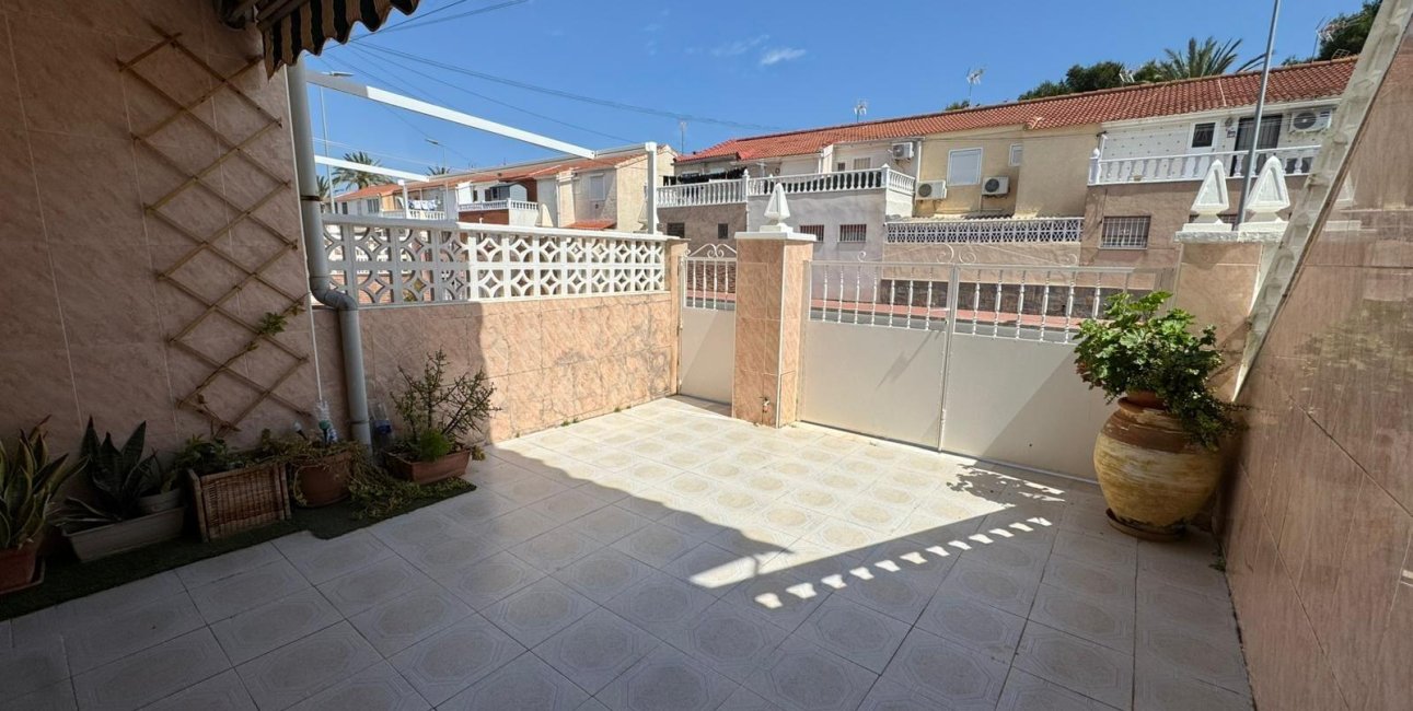 Resale - Bungalow -
Torrevieja - Playa de los Naufragos