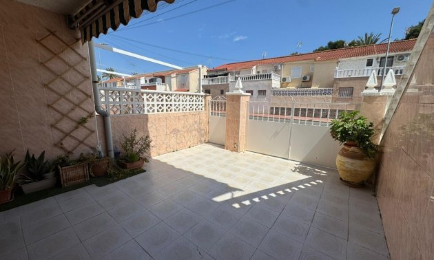 Resale - Bungalow -
Torrevieja - Playa de los Naufragos