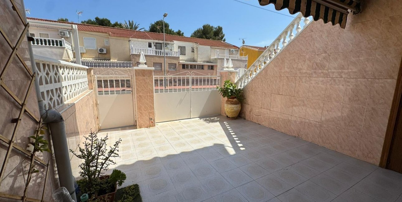 Resale - Bungalow -
Torrevieja - Playa de los Naufragos