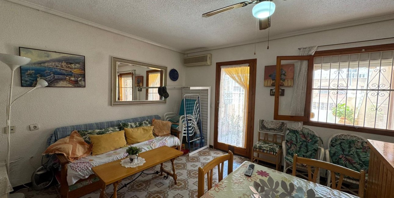 Resale - Bungalow -
Torrevieja - Playa de los Naufragos