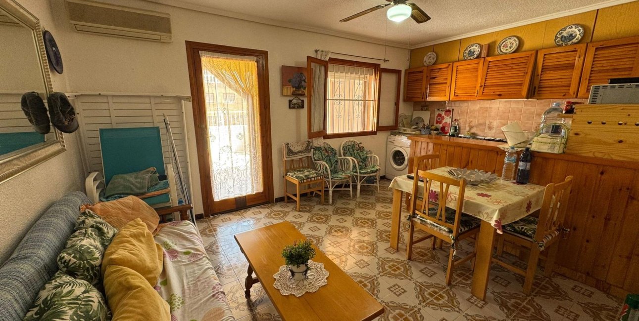 Resale - Bungalow -
Torrevieja - Playa de los Naufragos