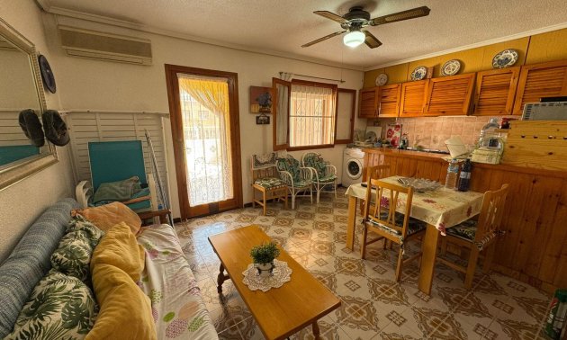 Resale - Bungalow -
Torrevieja - Playa de los Naufragos