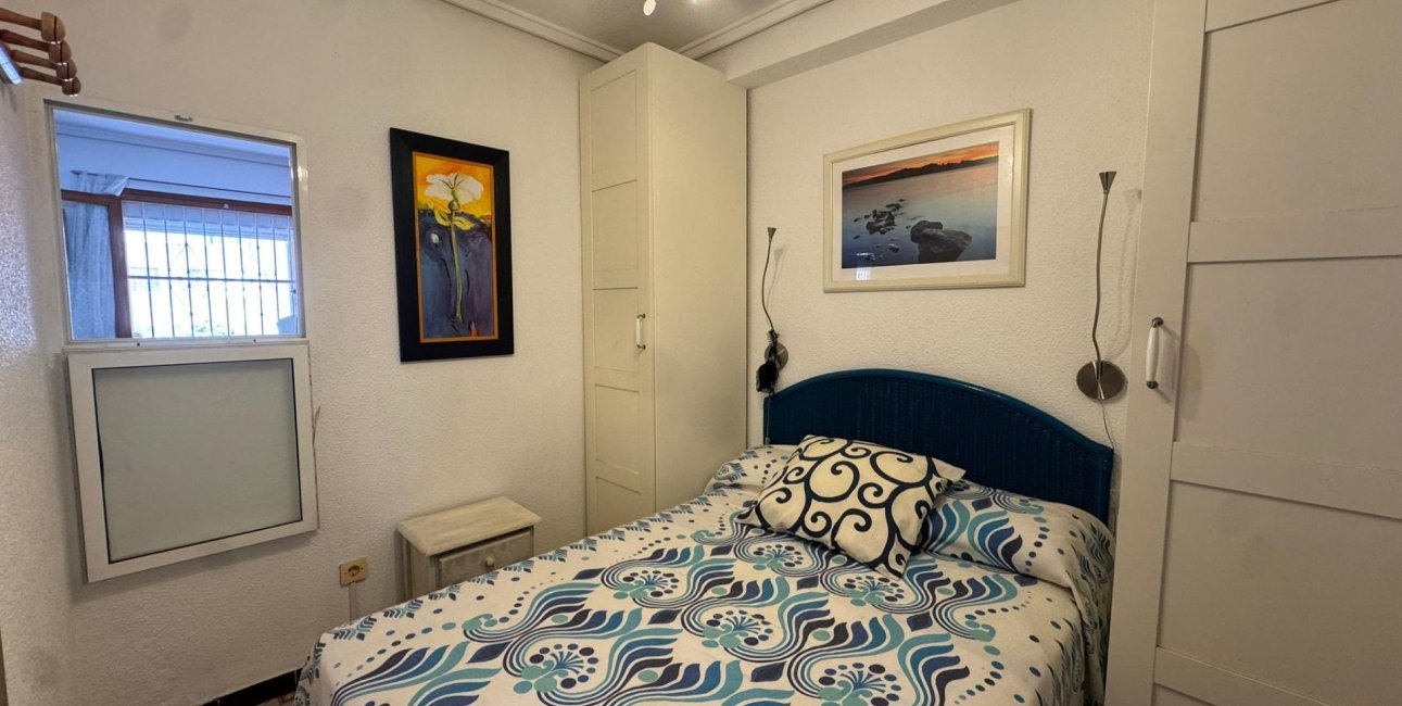 Resale - Bungalow -
Torrevieja - Playa de los Naufragos