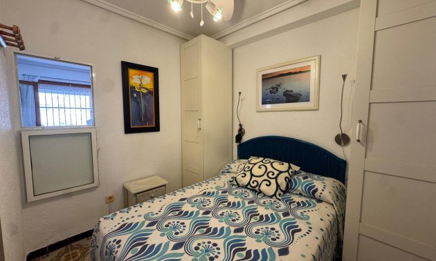 Resale - Bungalow -
Torrevieja - Playa de los Naufragos