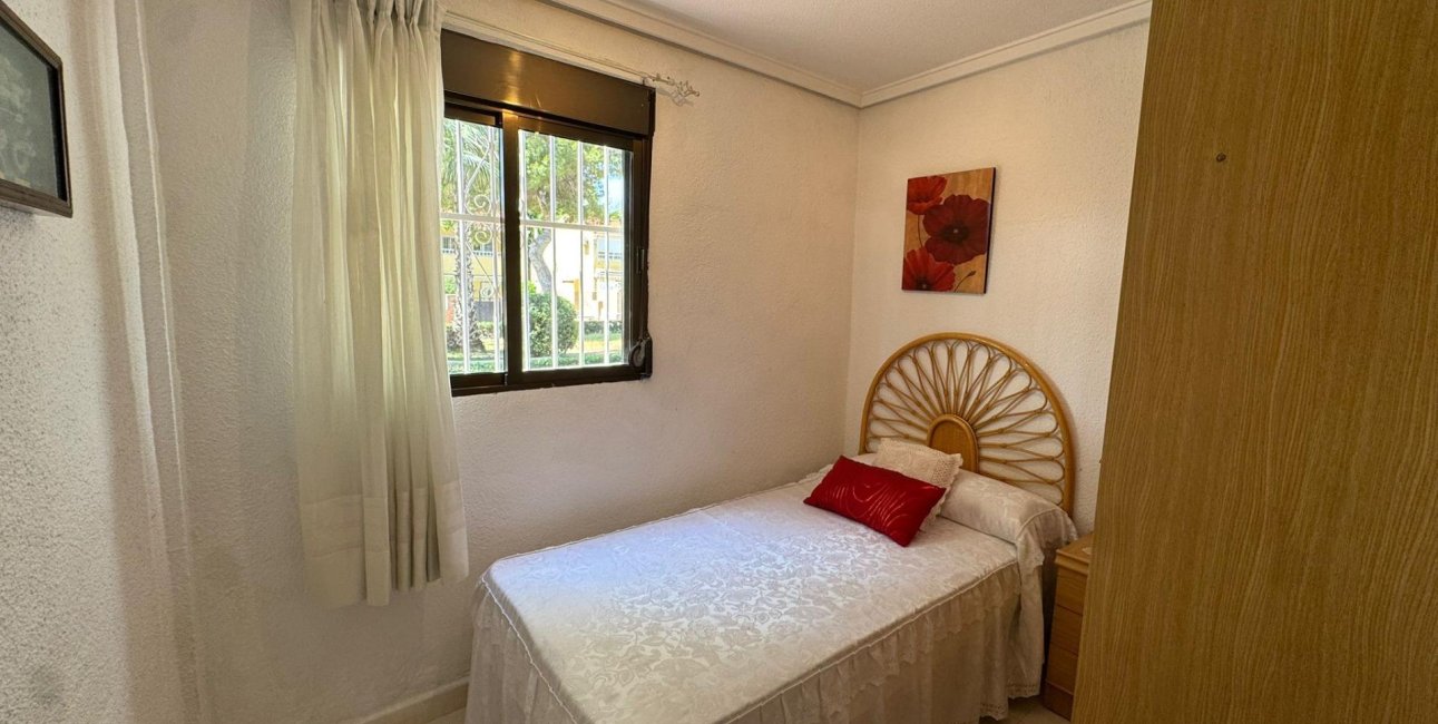 Resale - Bungalow -
Torrevieja - Playa de los Naufragos