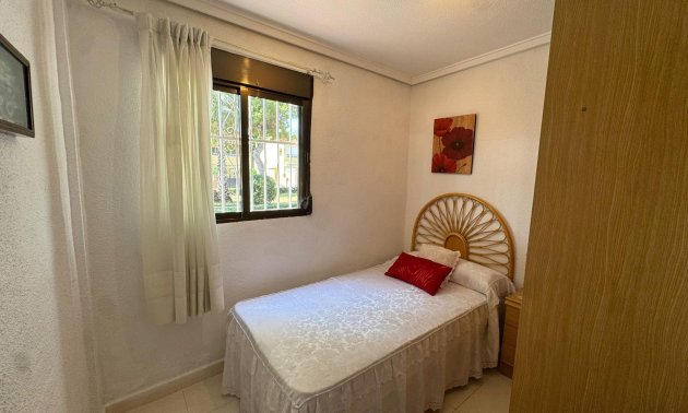 Resale - Bungalow -
Torrevieja - Playa de los Naufragos