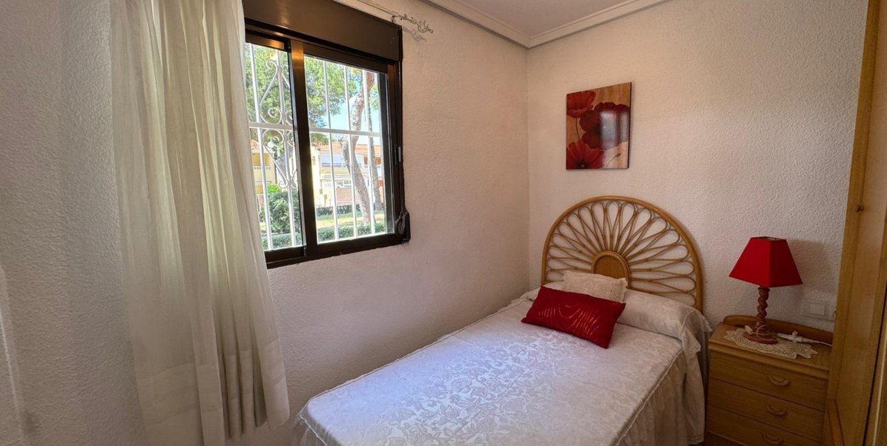 Resale - Bungalow -
Torrevieja - Playa de los Naufragos