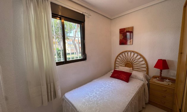 Resale - Bungalow -
Torrevieja - Playa de los Naufragos