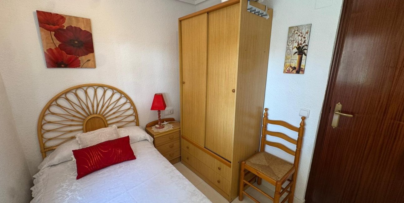 Resale - Bungalow -
Torrevieja - Playa de los Naufragos