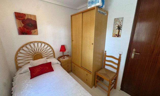 Resale - Bungalow -
Torrevieja - Playa de los Naufragos