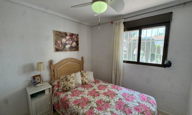 Resale - Bungalow -
Torrevieja - Playa de los Naufragos