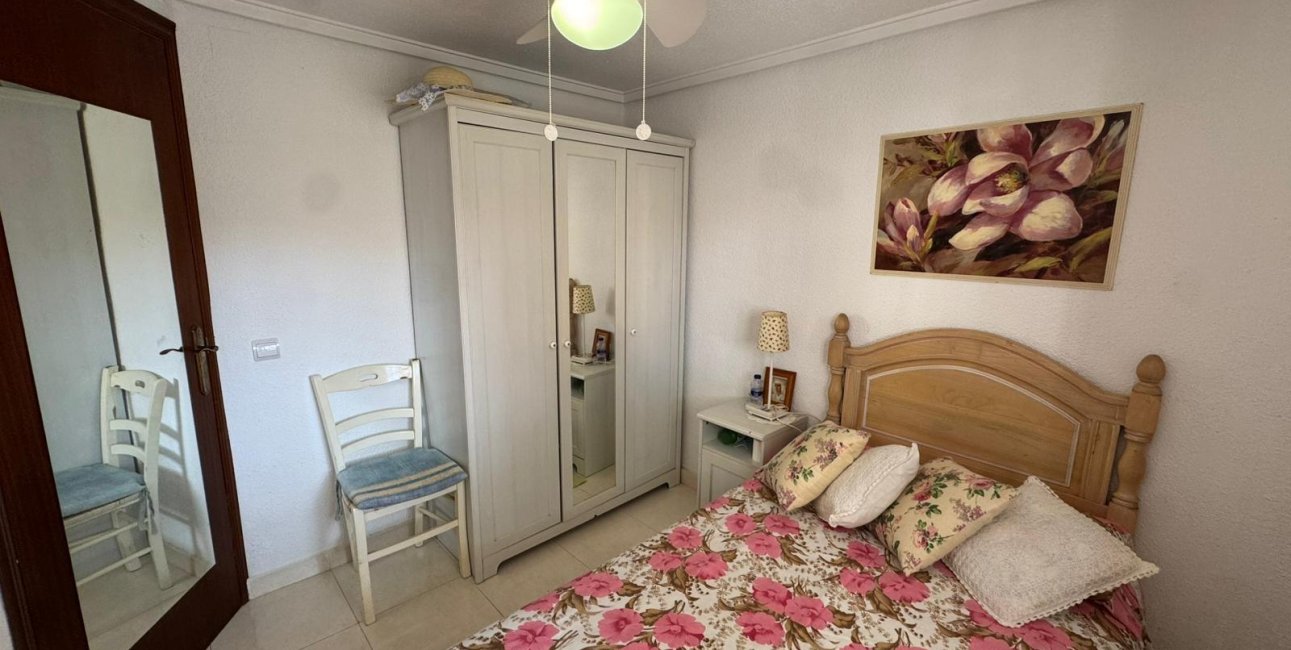 Resale - Bungalow -
Torrevieja - Playa de los Naufragos