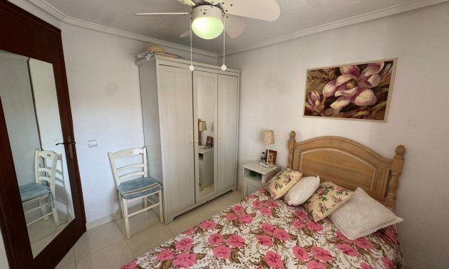 Resale - Bungalow -
Torrevieja - Playa de los Naufragos