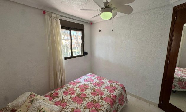Resale - Bungalow -
Torrevieja - Playa de los Naufragos