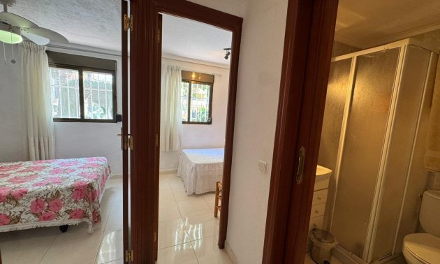 Resale - Bungalow -
Torrevieja - Playa de los Naufragos
