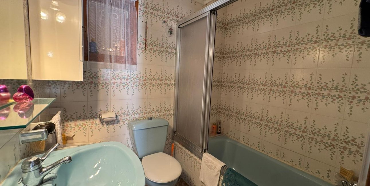 Resale - Bungalow -
Torrevieja - Playa de los Naufragos