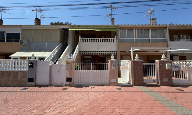 Resale - Bungalow -
Torrevieja - Playa de los Naufragos