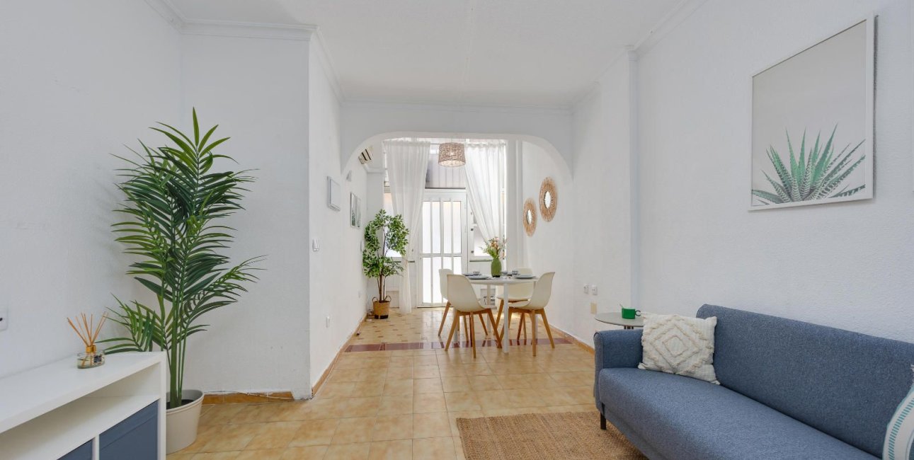 Resale - Apartment / flat -
Torrevieja - Playa del Cura