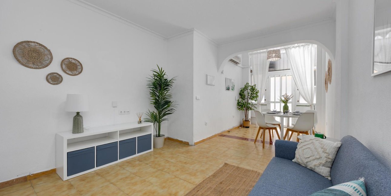 Resale - Apartment / flat -
Torrevieja - Playa del Cura