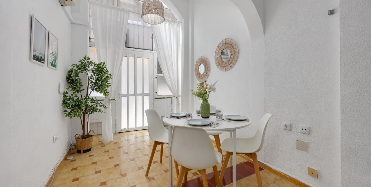 Resale - Apartment / flat -
Torrevieja - Playa del Cura