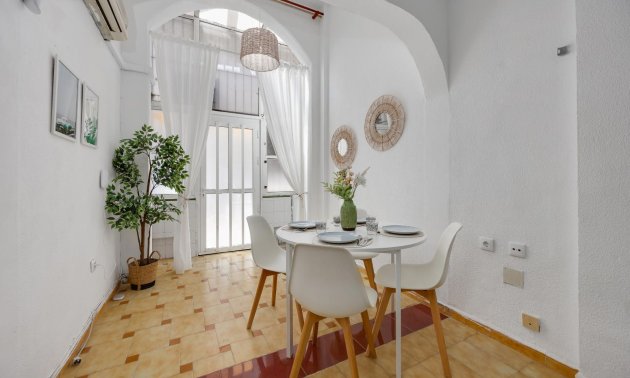 Resale - Apartment / flat -
Torrevieja - Playa del Cura