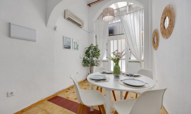 Resale - Apartment / flat -
Torrevieja - Playa del Cura