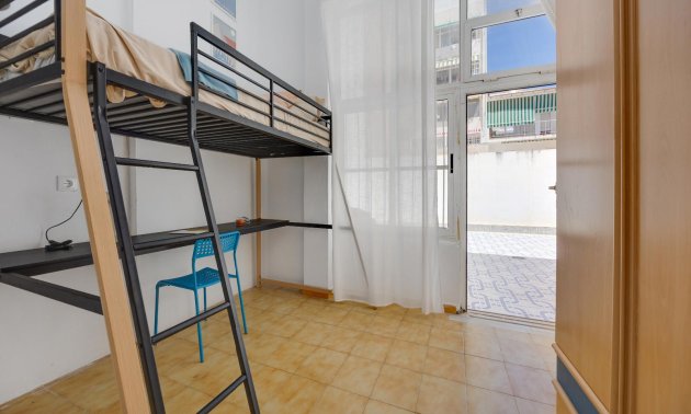 Resale - Apartment / flat -
Torrevieja - Playa del Cura