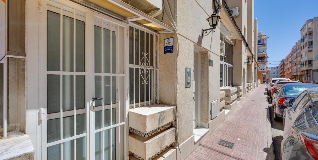 Resale - Apartment / flat -
Torrevieja - Playa del Cura