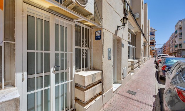Resale - Apartment / flat -
Torrevieja - Playa del Cura