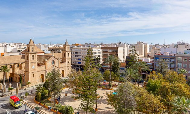 Resale - Apartment / flat -
Torrevieja - Playa del Cura