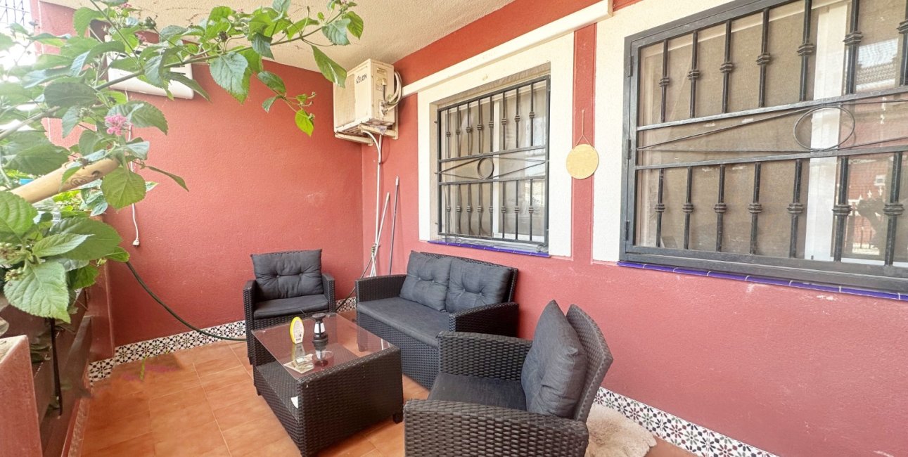 Resale - Bungalow -
Torrevieja
