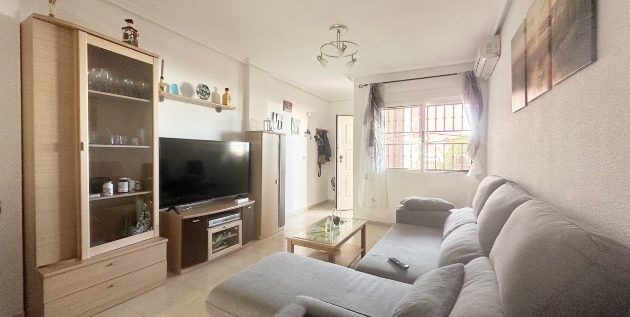 Resale - Bungalow -
Torrevieja