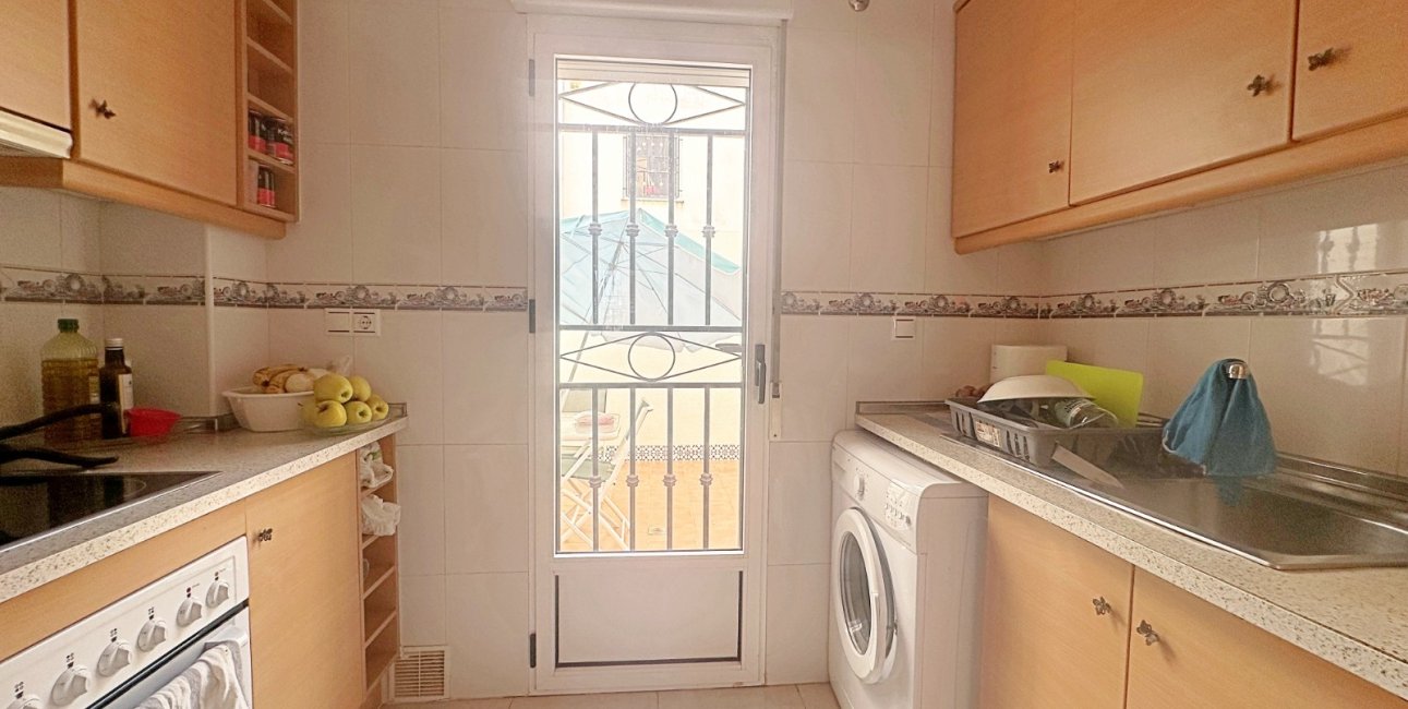 Resale - Bungalow -
Torrevieja