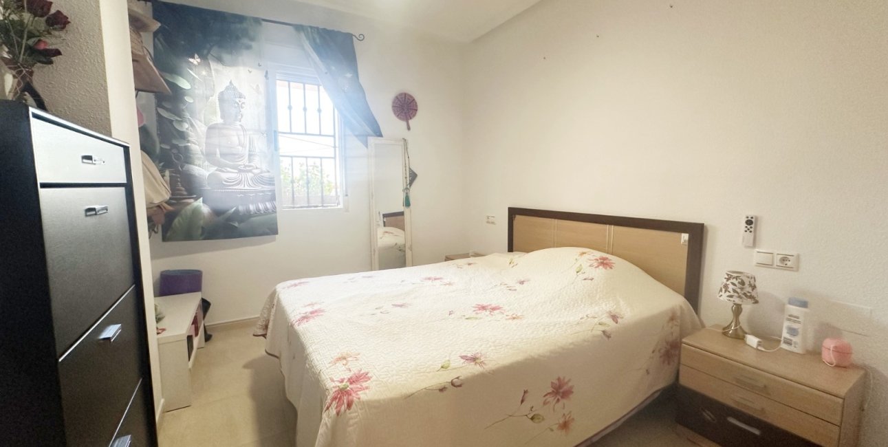 Resale - Bungalow -
Torrevieja